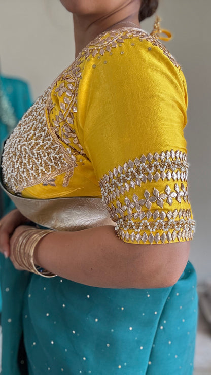 SUNEHRI Aangi | 40