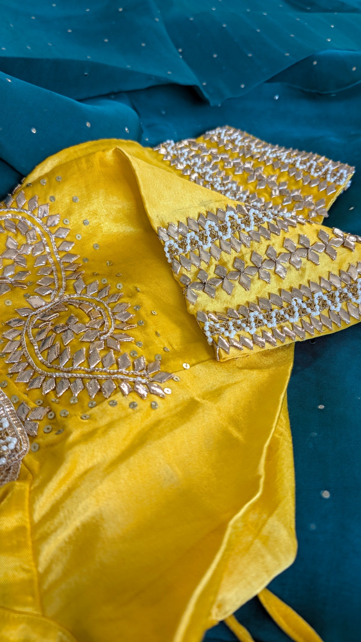 SUNEHRI Aangi | 40